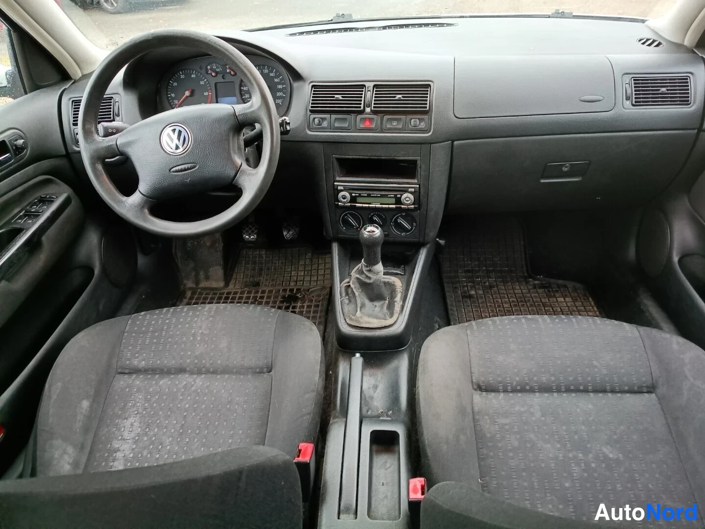 Silver Volkswagen Golf 2003, cockpit, photo 7