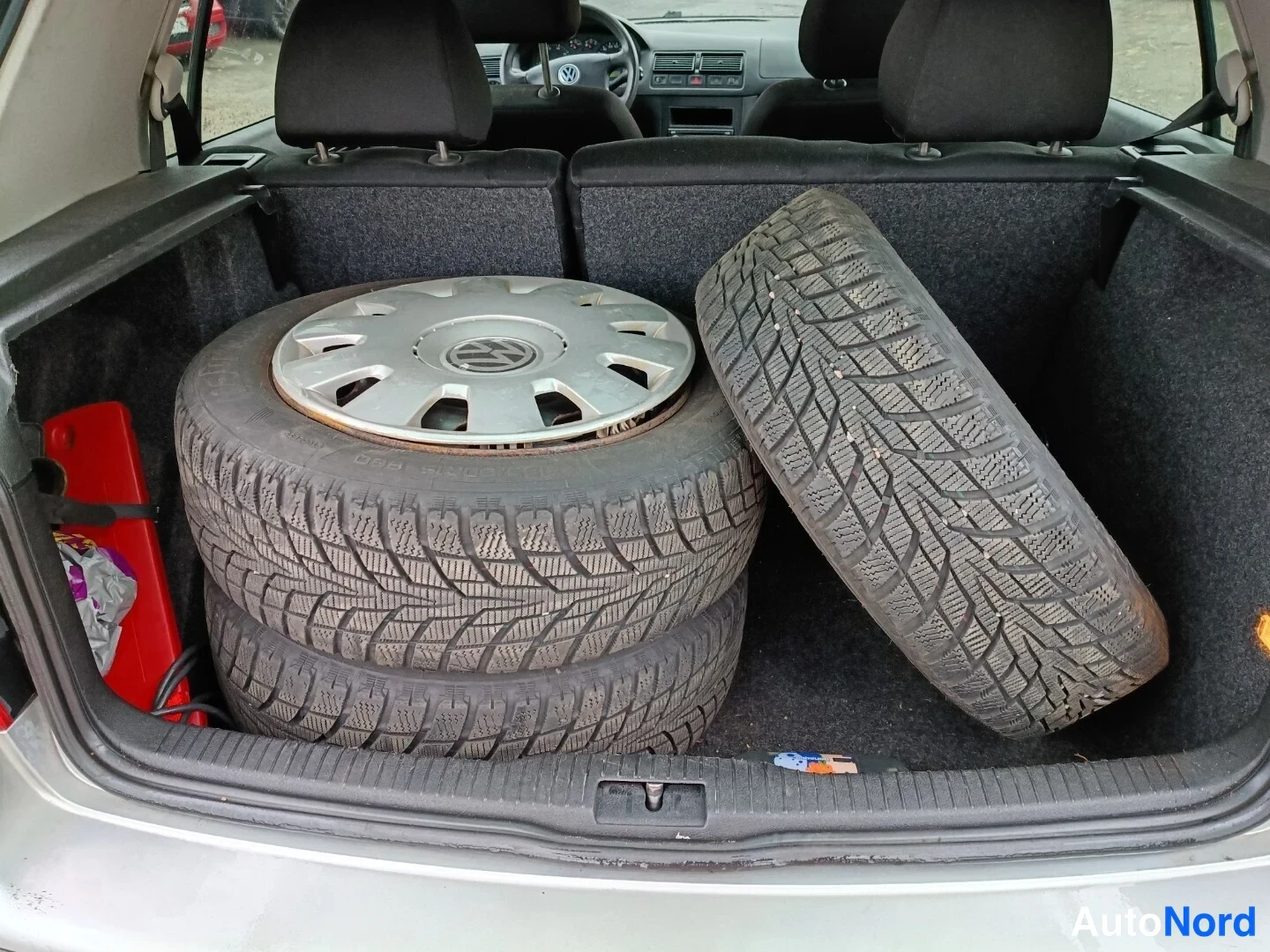 Silver Volkswagen Golf 2003, boot, photo 9