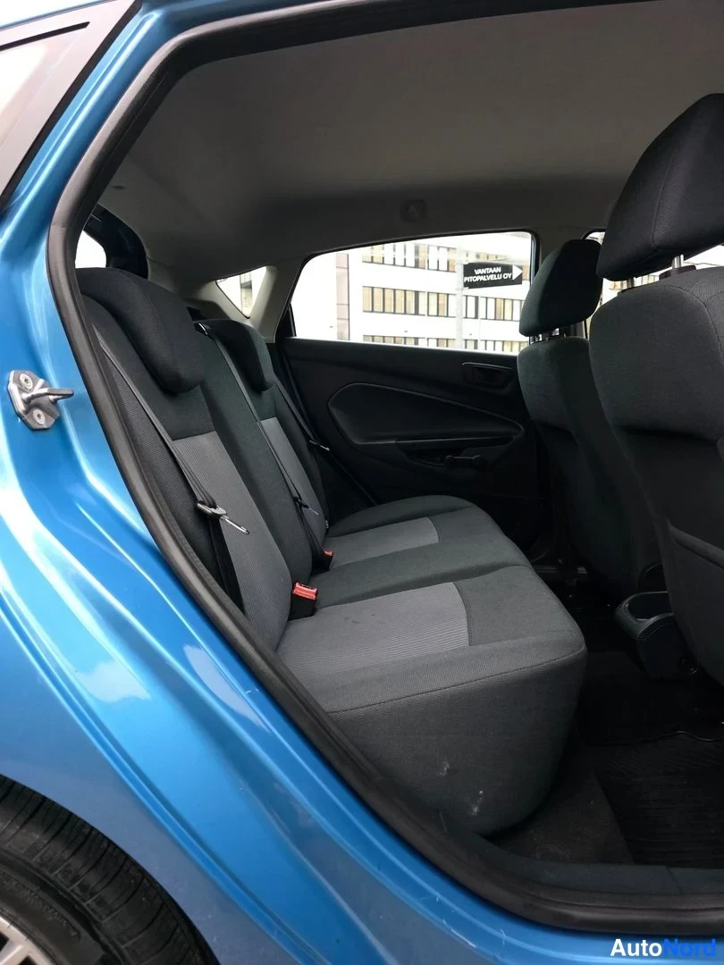 Sininen Ford Fiesta 2011, takaistuimet, kuva 15