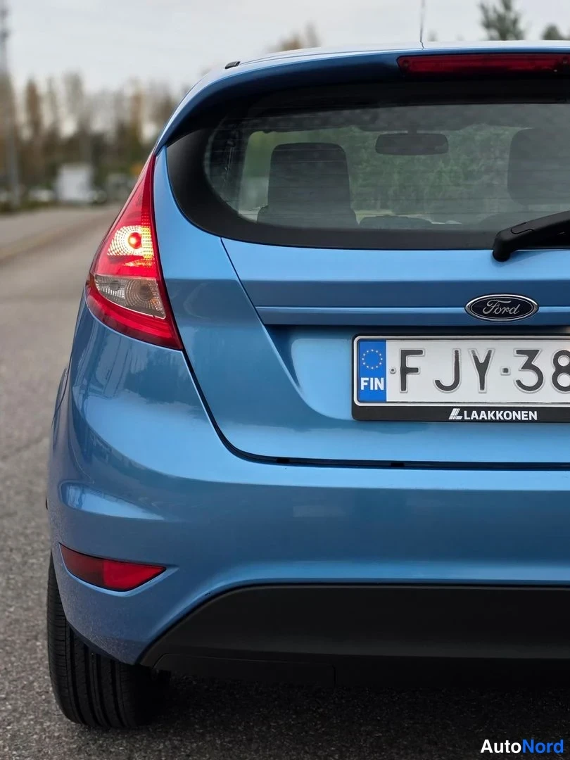 Sininen Ford Fiesta 2011, takaa, kuva 8