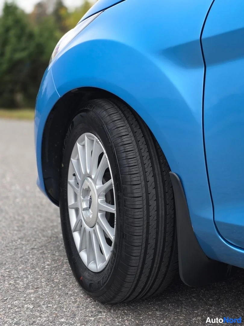 Sininen Ford Fiesta 2011, yksityiskohta, kuva 19