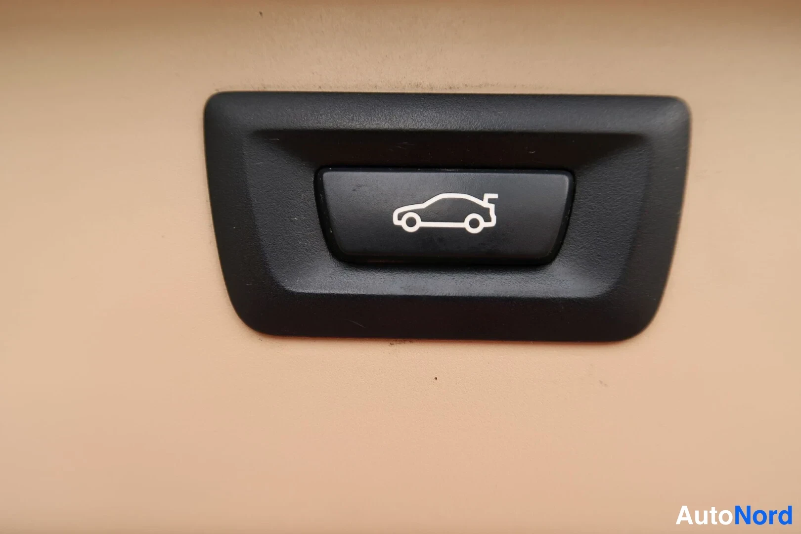 Musta BMW 520d 2012, yksityiskohta, kuva 26