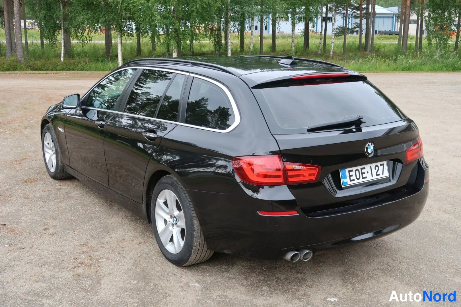 Musta BMW 520d 2012, takaviisto, kuva 11