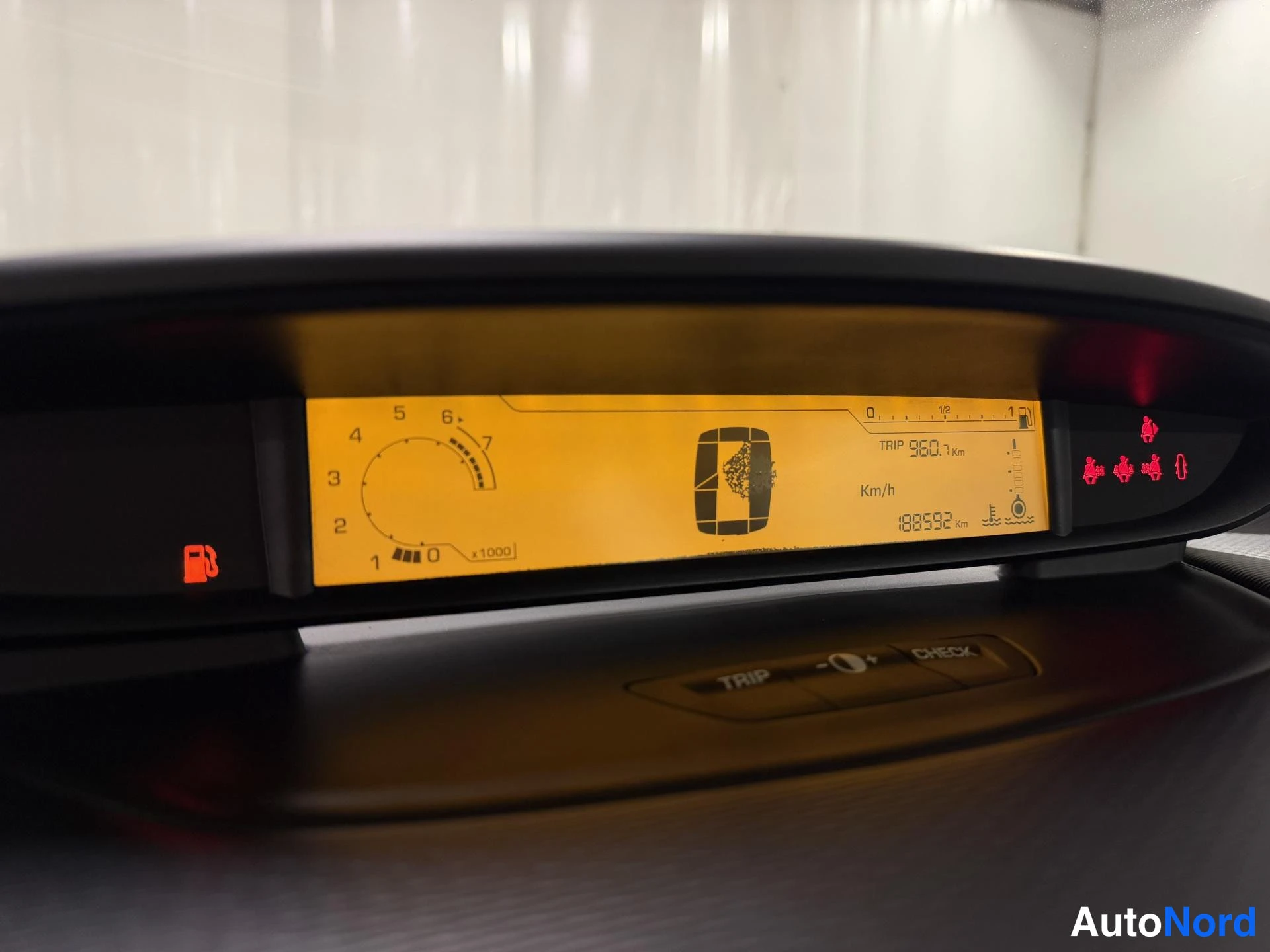 Valkoinen Citroen C4 2010, yksityiskohta, kuva 11