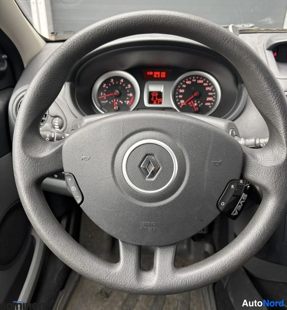 Valkoinen Renault Clio 2006, yksityiskohta, kuva 11