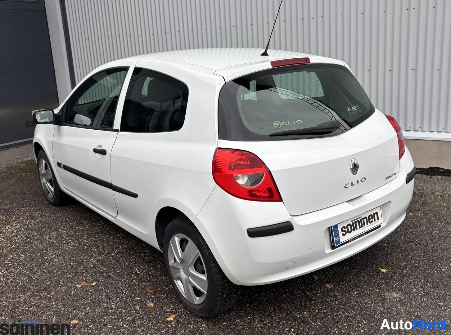 Valkoinen Renault Clio 2006, takaviisto, kuva 6