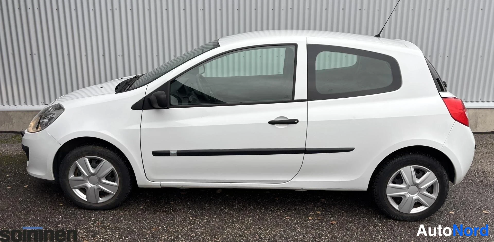 Valkoinen Renault Clio 2006, sivulta, kuva 3