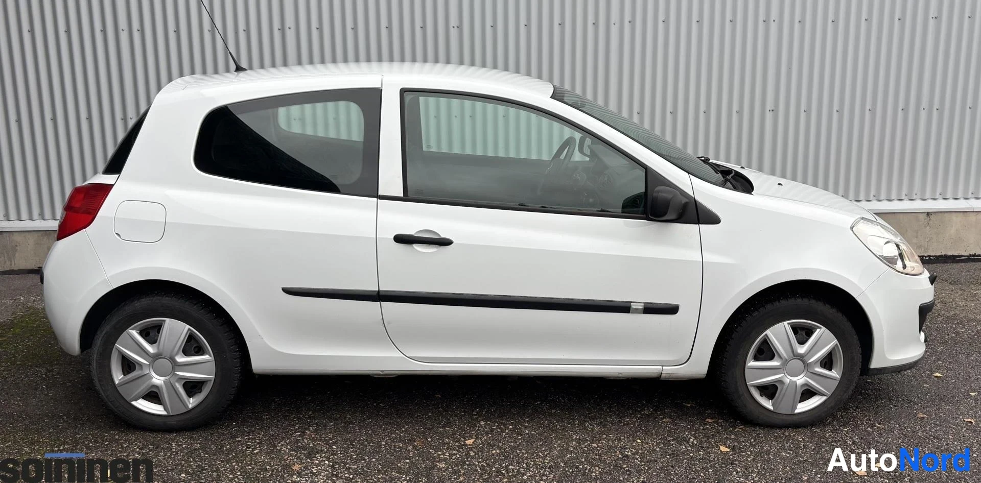 Valkoinen Renault Clio 2006, sivulta, kuva 4
