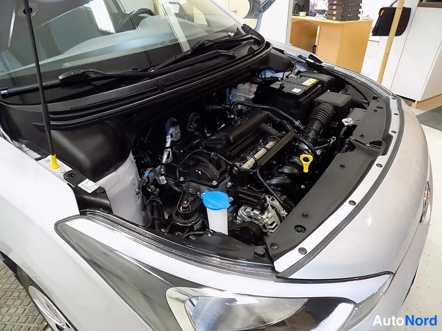 Hopea Hyundai i20 2016, moottoritila, kuva 12