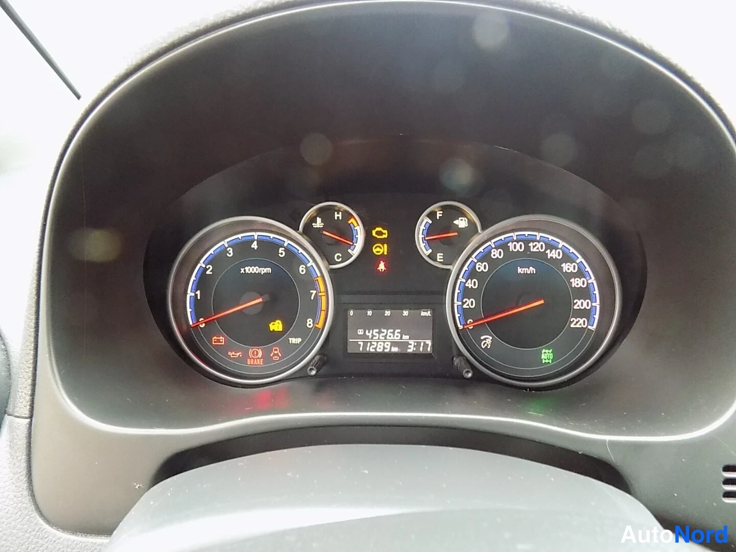 Harmaa Suzuki SX4 2010, yksityiskohta, kuva 14