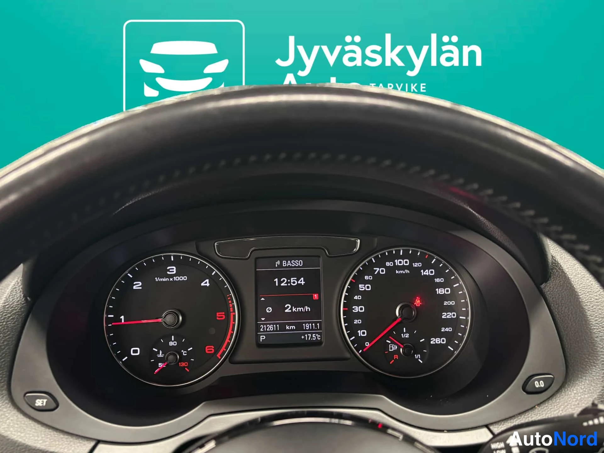 Sininen Audi Q3 2015, yksityiskohta, kuva 15