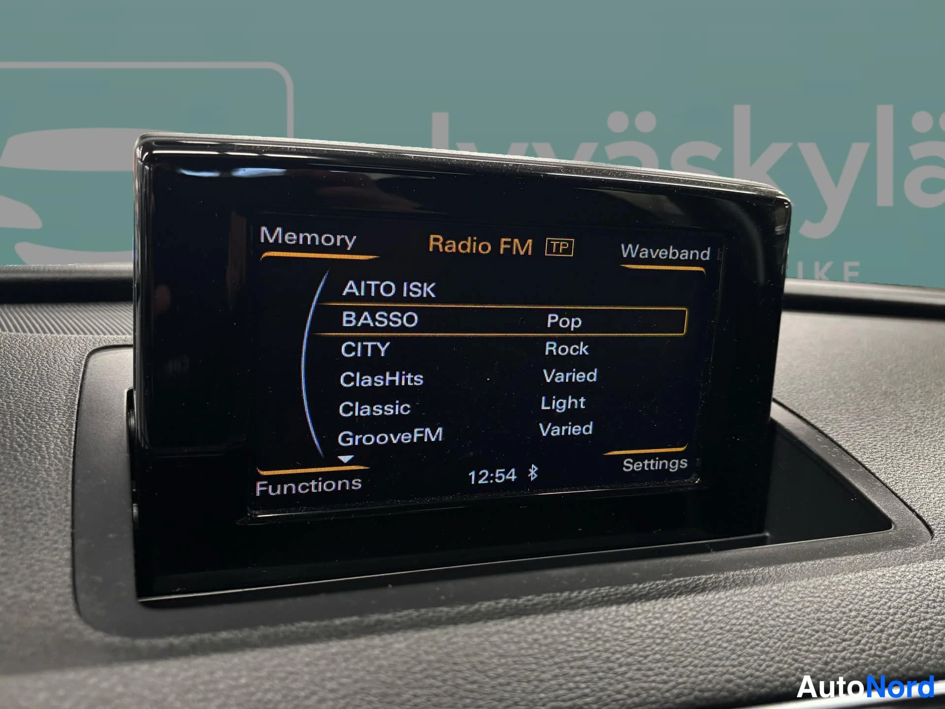 Sininen Audi Q3 2015, yksityiskohta, kuva 16