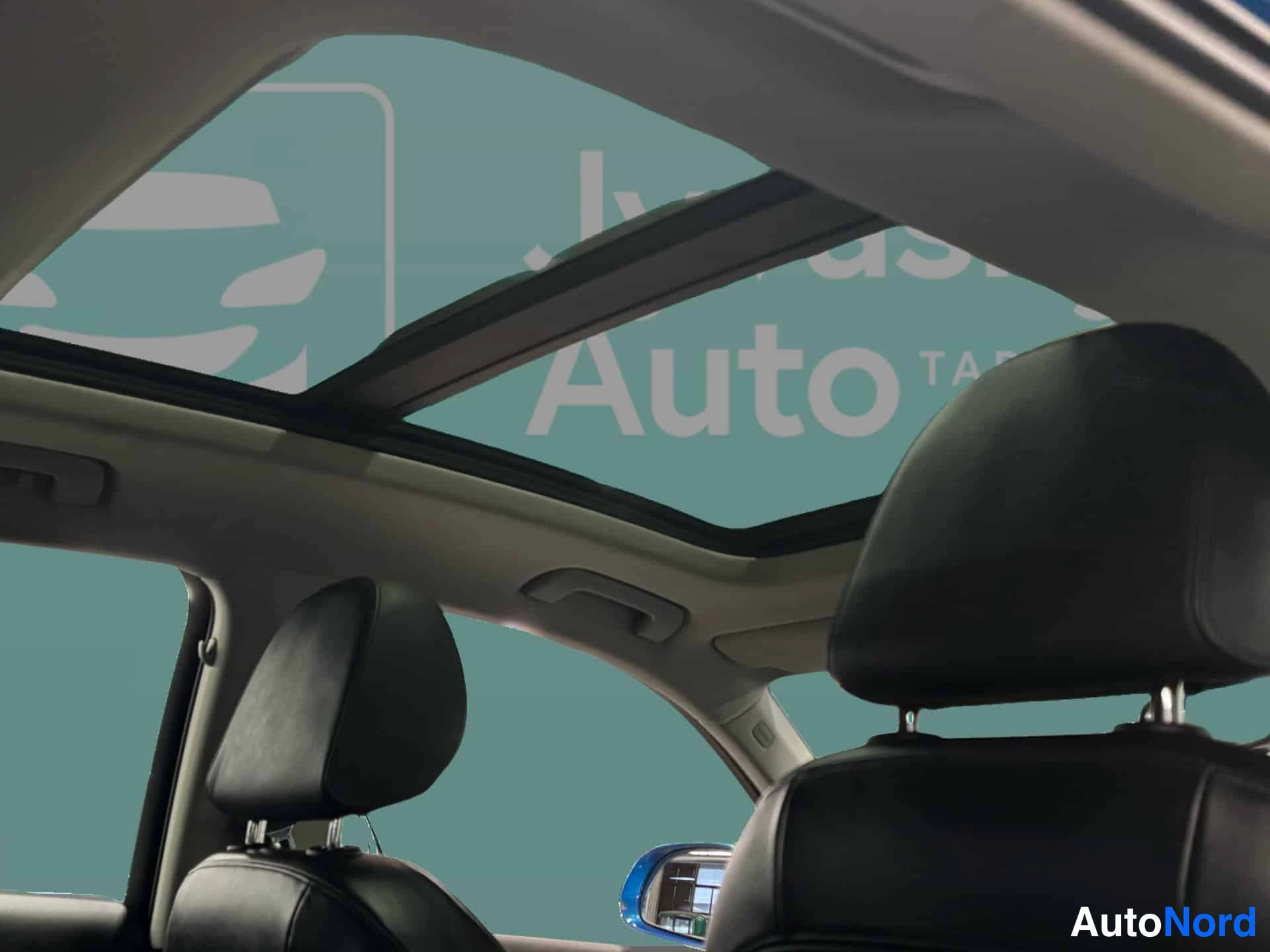 Sininen Audi Q3 2015, ohjaamo, kuva 10