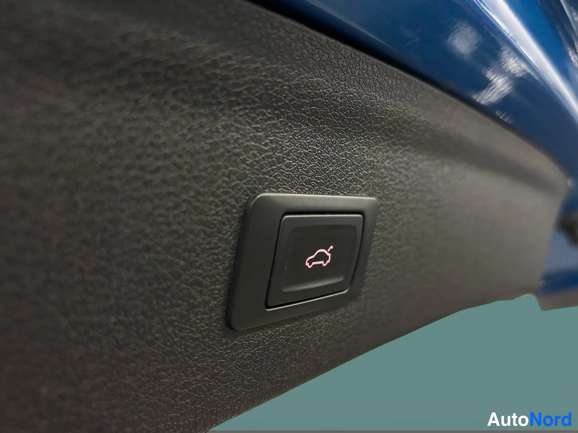 Sininen Audi Q3 2015, yksityiskohta, kuva 18