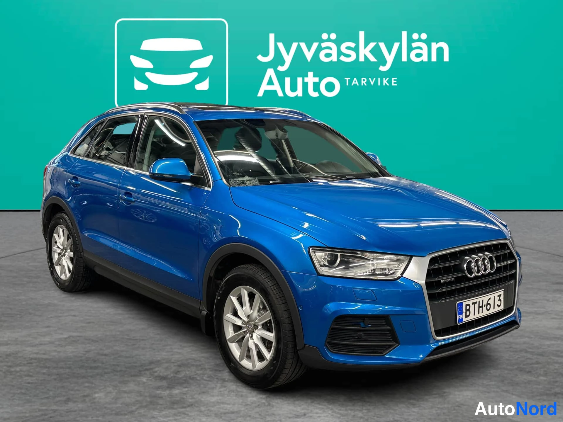 Sininen Audi Q3 2015, takaviisto, kuva 4