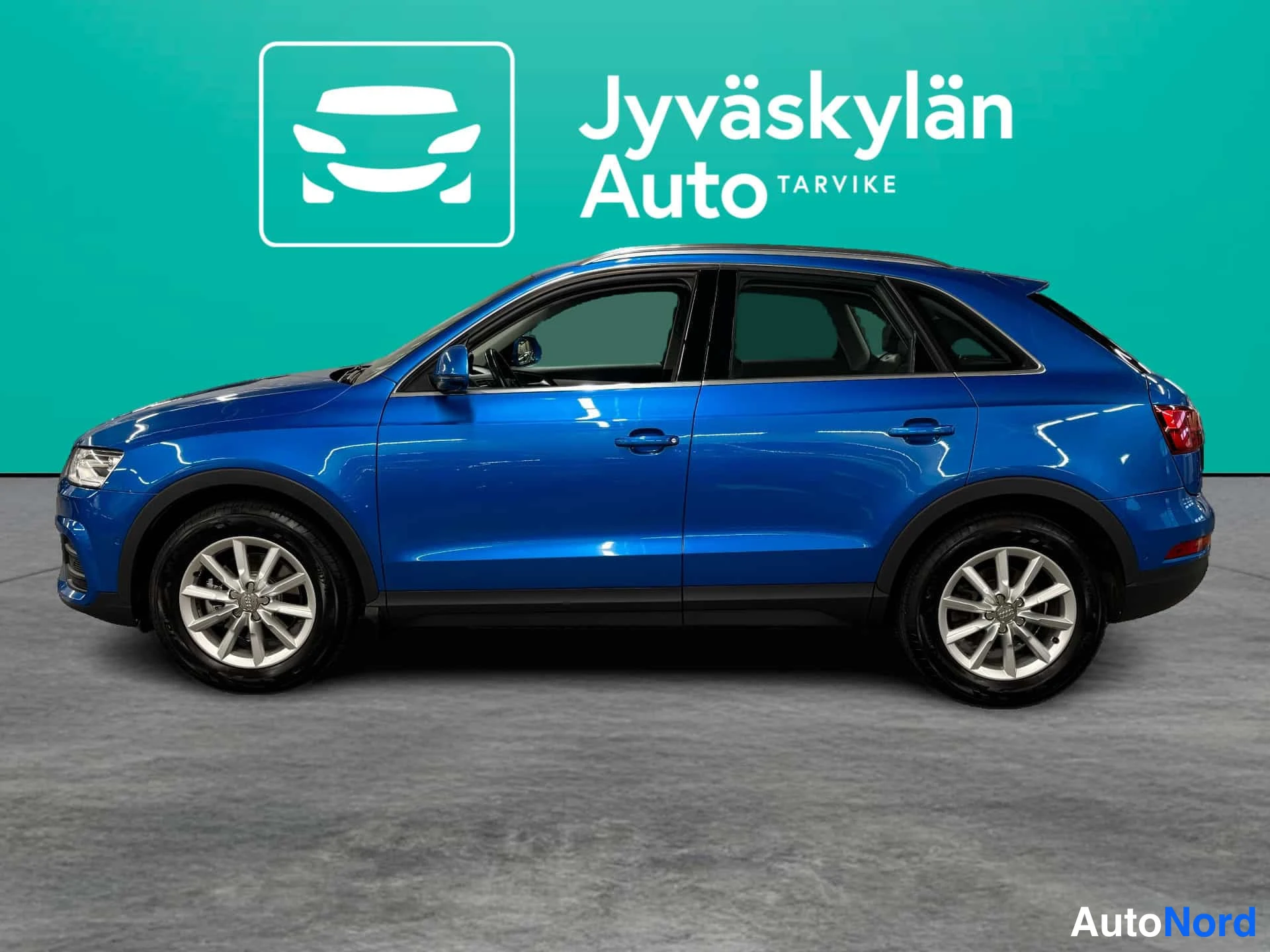 Sininen Audi Q3 2015, sivulta, kuva 3