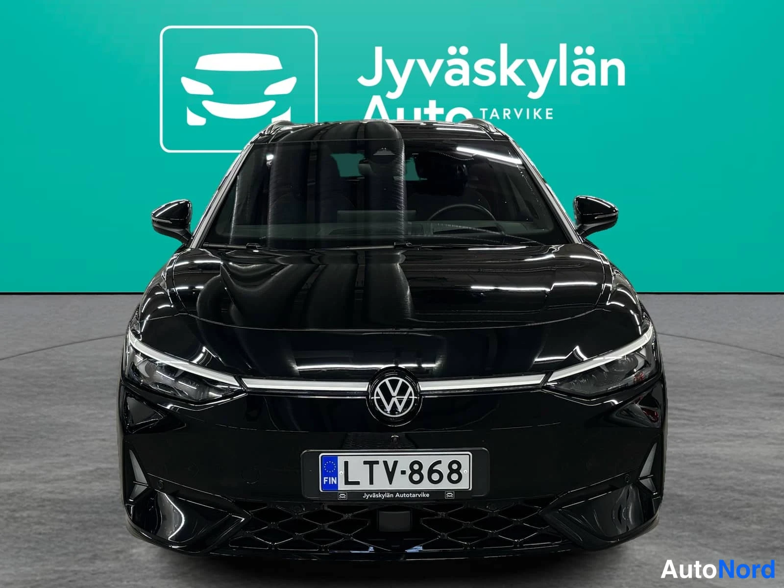 Musta Volkswagen ID.7 2026, edestä, kuva 4