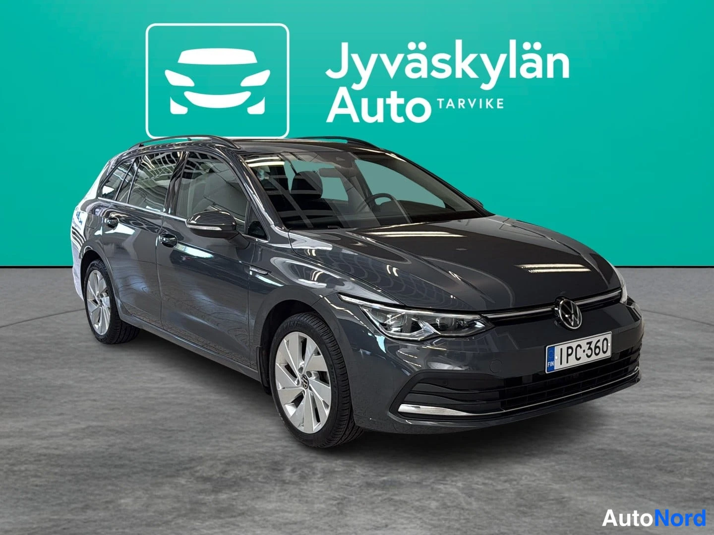 Harmaa Volkswagen Golf 2021, etuviisto, keula oikealle, kuva 2