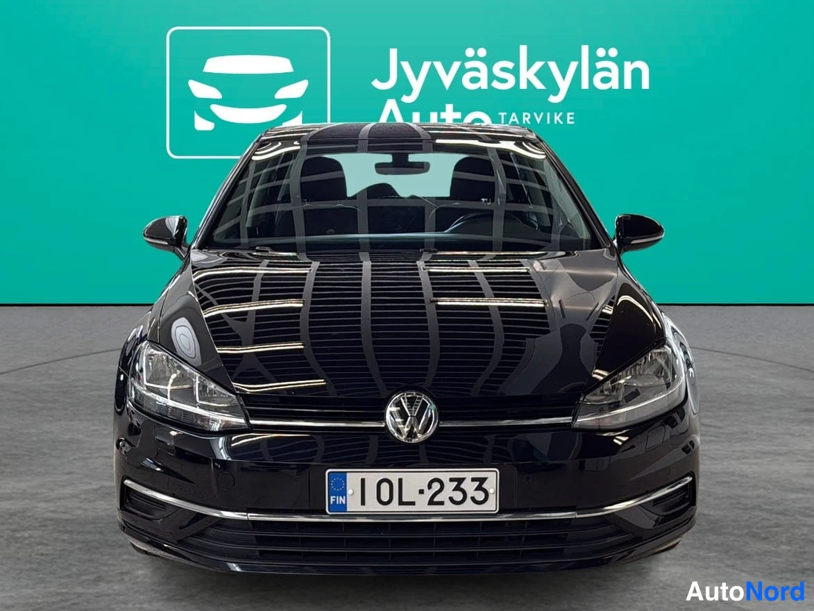 Musta Volkswagen Golf 2018, edestä, kuva 3