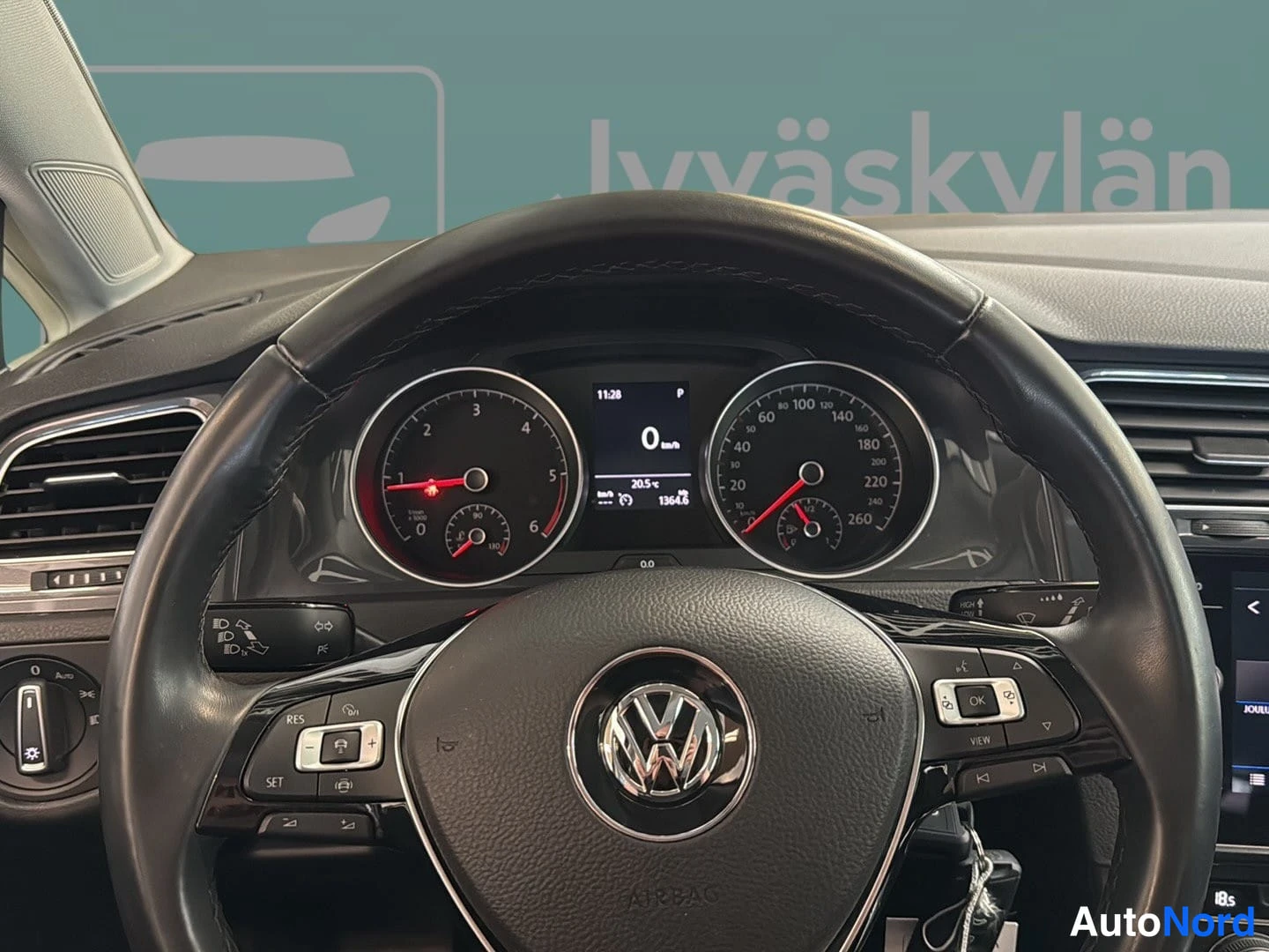 Musta Volkswagen Golf 2018, yksityiskohta, kuva 12