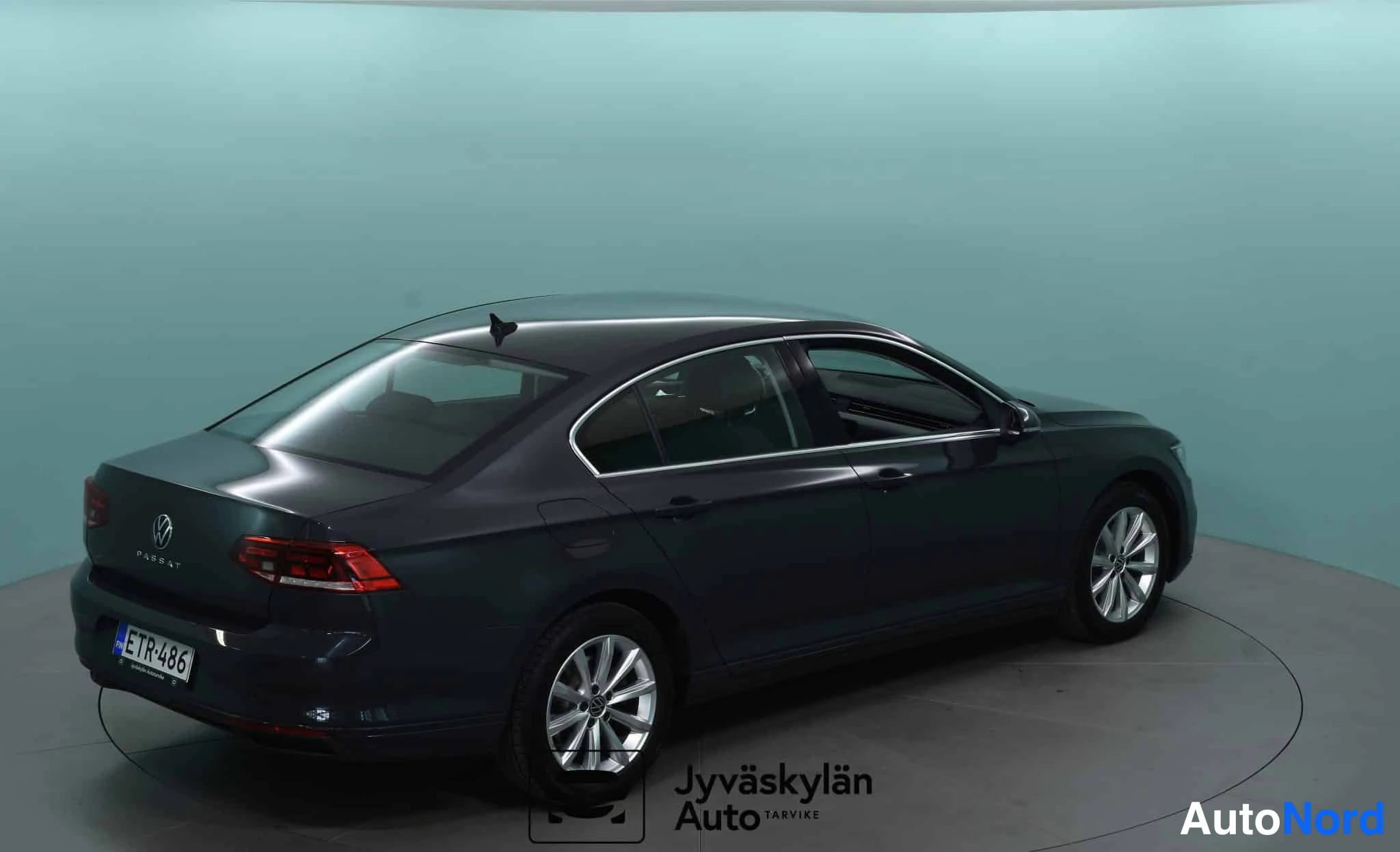 Harmaa Volkswagen Passat 2021, takaviisto, kuva 15