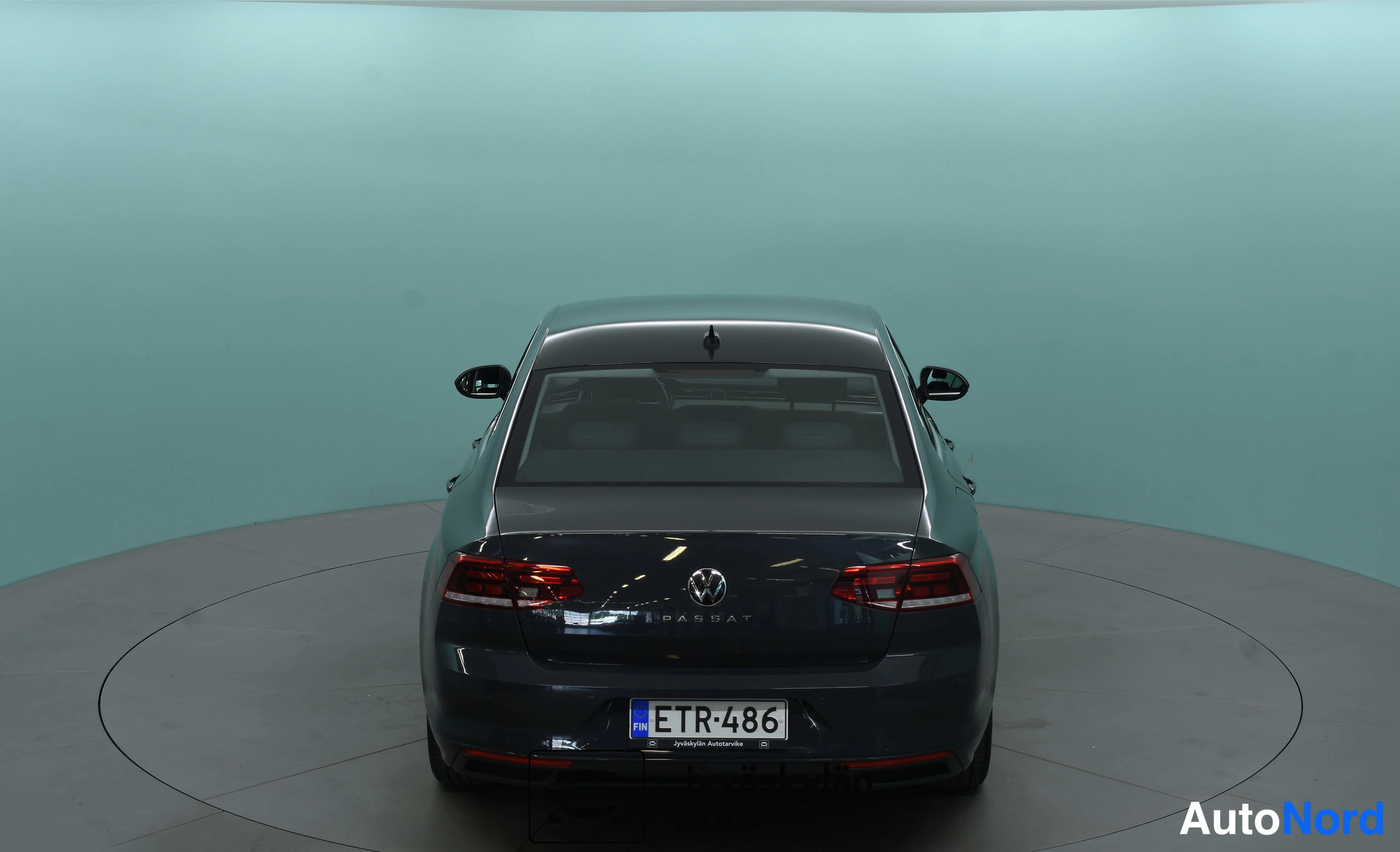 Harmaa Volkswagen Passat 2021, takaa, kuva 22