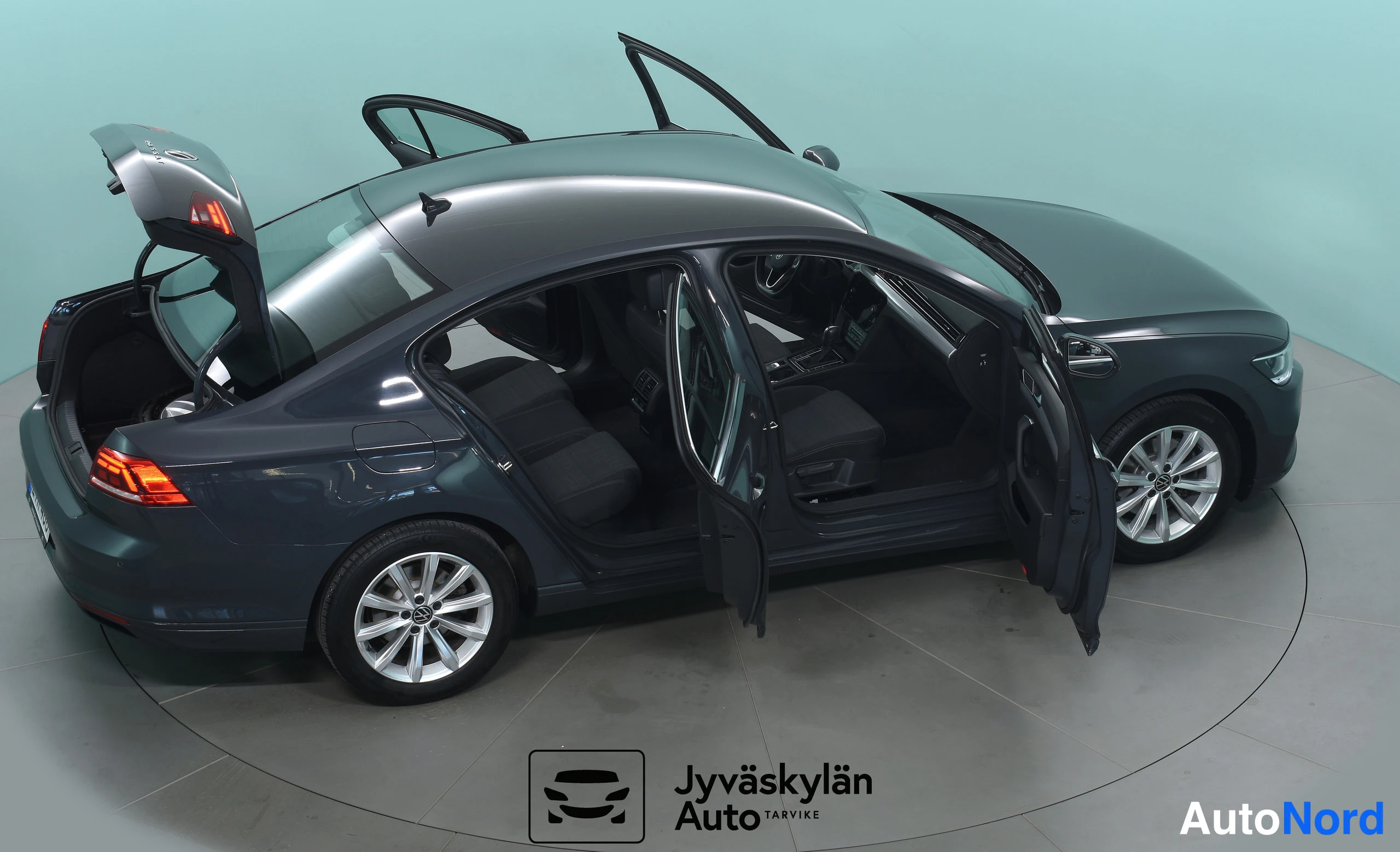 Harmaa Volkswagen Passat 2021, takaviisto, kuva 18