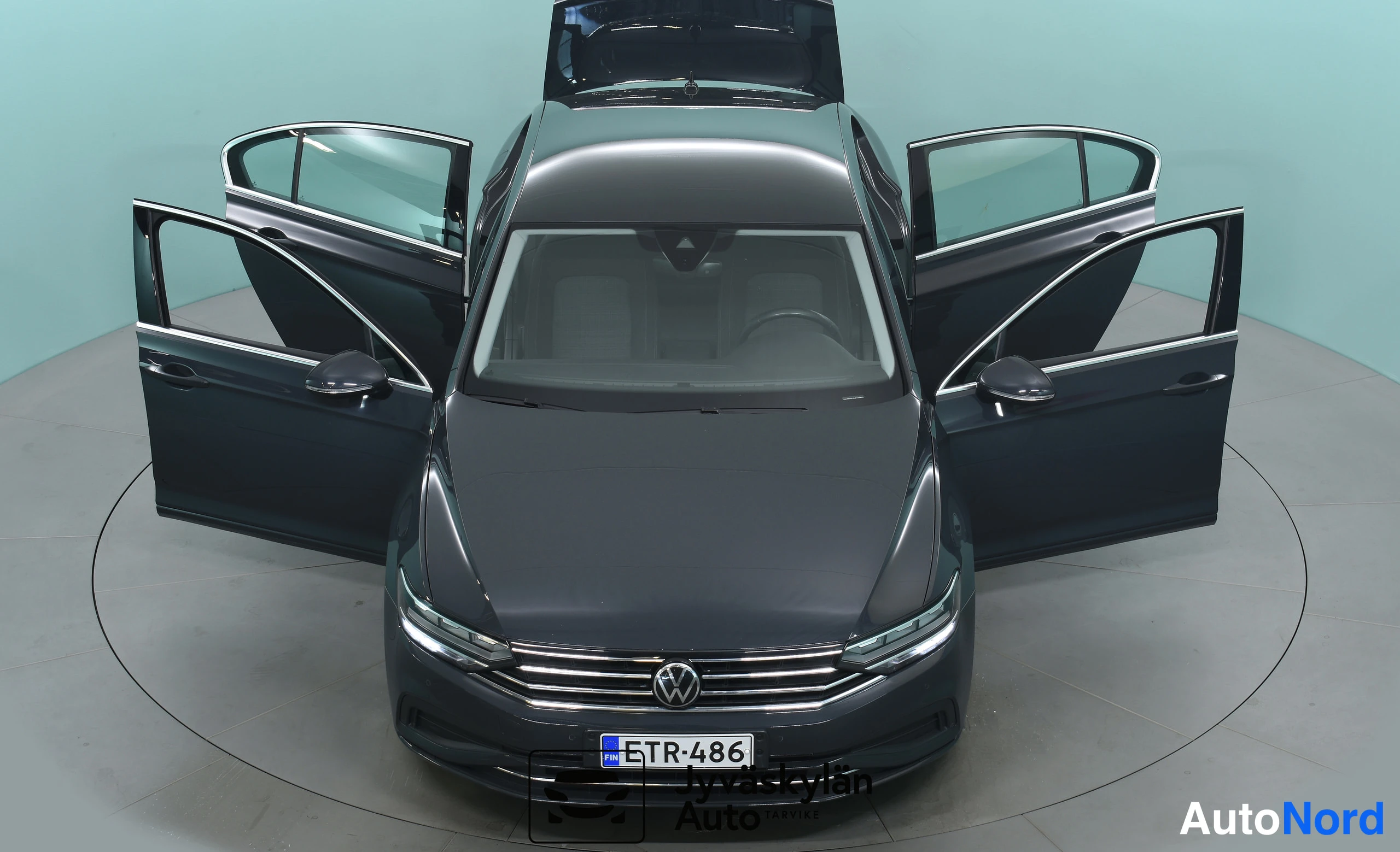 Harmaa Volkswagen Passat 2021, edestä, kuva 10