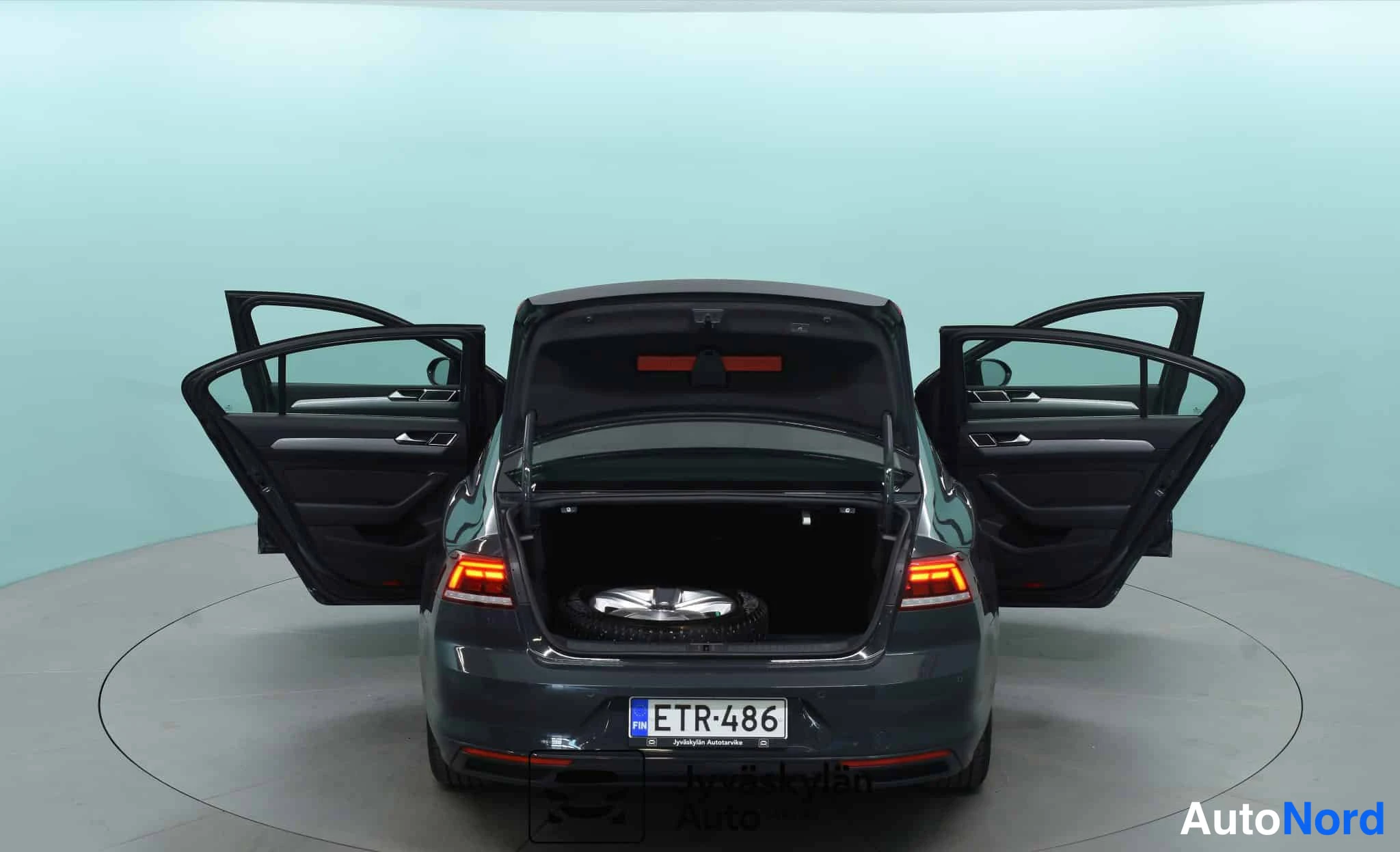 Harmaa Volkswagen Passat 2021, takaa, kuva 23
