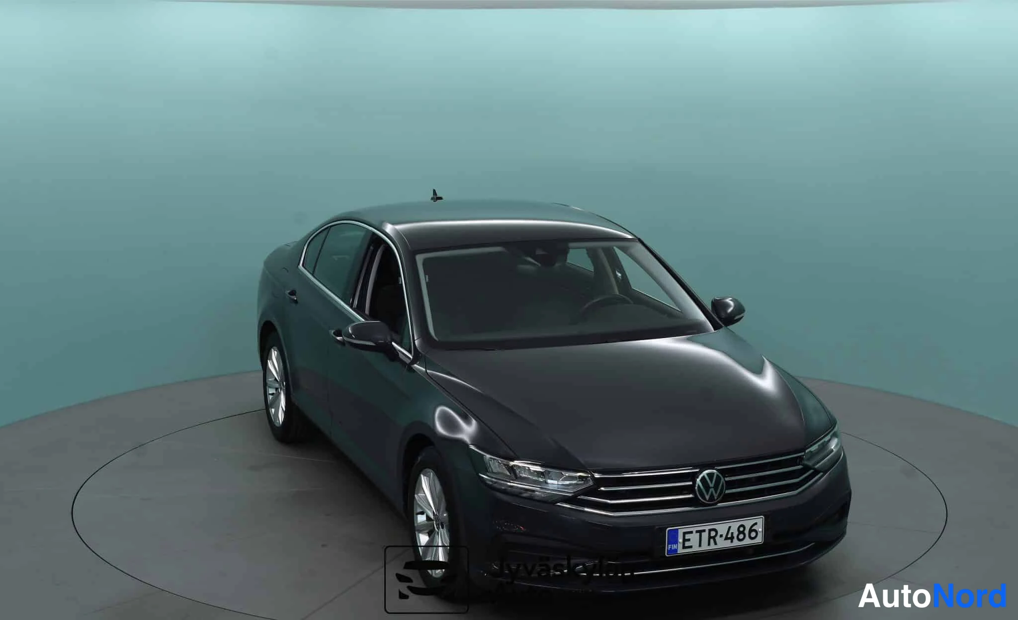 Harmaa Volkswagen Passat 2021, etuviisto, keula oikealle, kuva 7