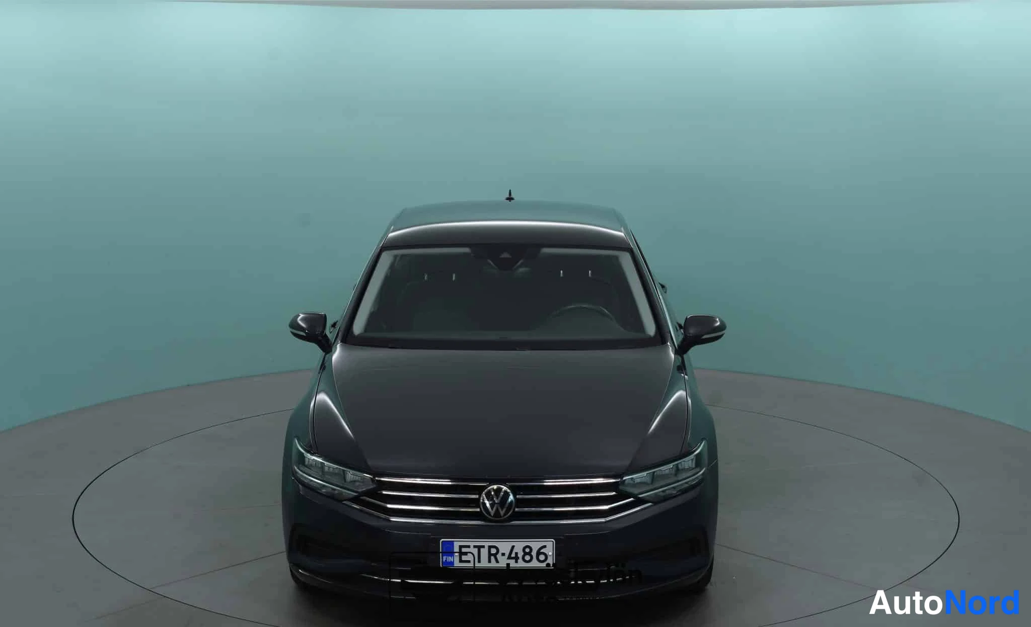 Harmaa Volkswagen Passat 2021, edestä, kuva 11