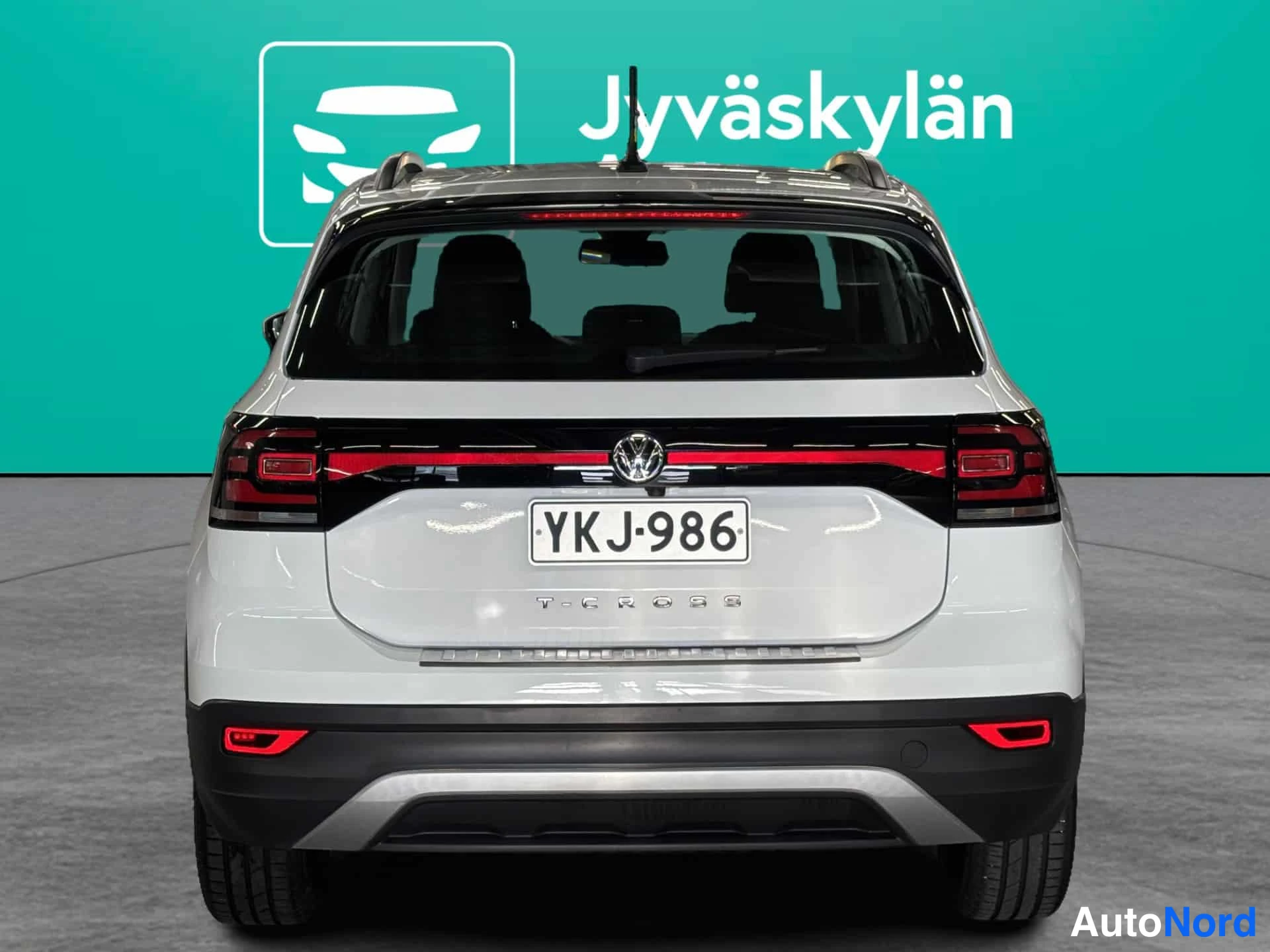 Valkoinen Volkswagen T-Cross 2021, takaa, kuva 5