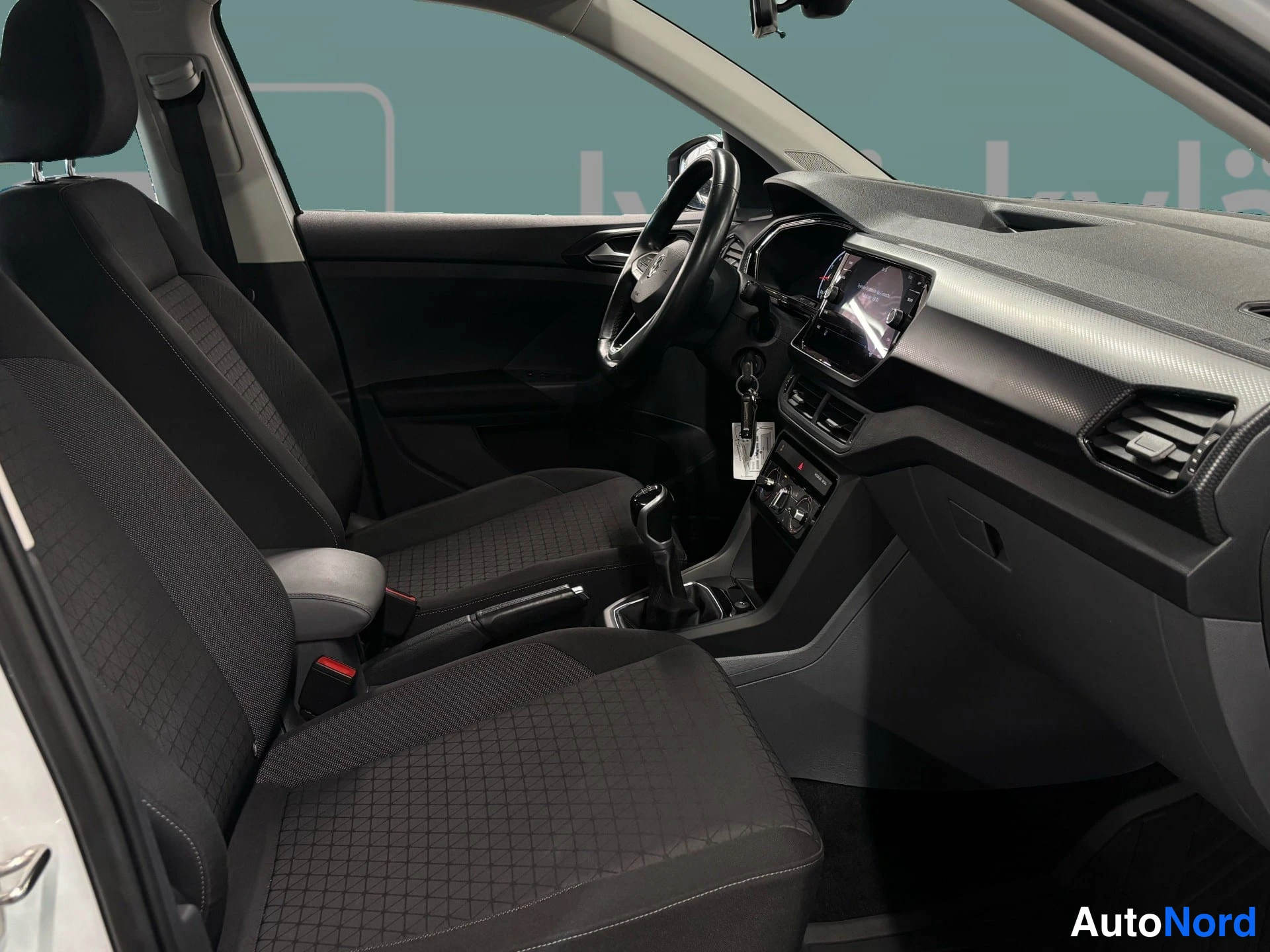 Valkoinen Volkswagen T-Cross 2021, etuistuimet, kuva 9