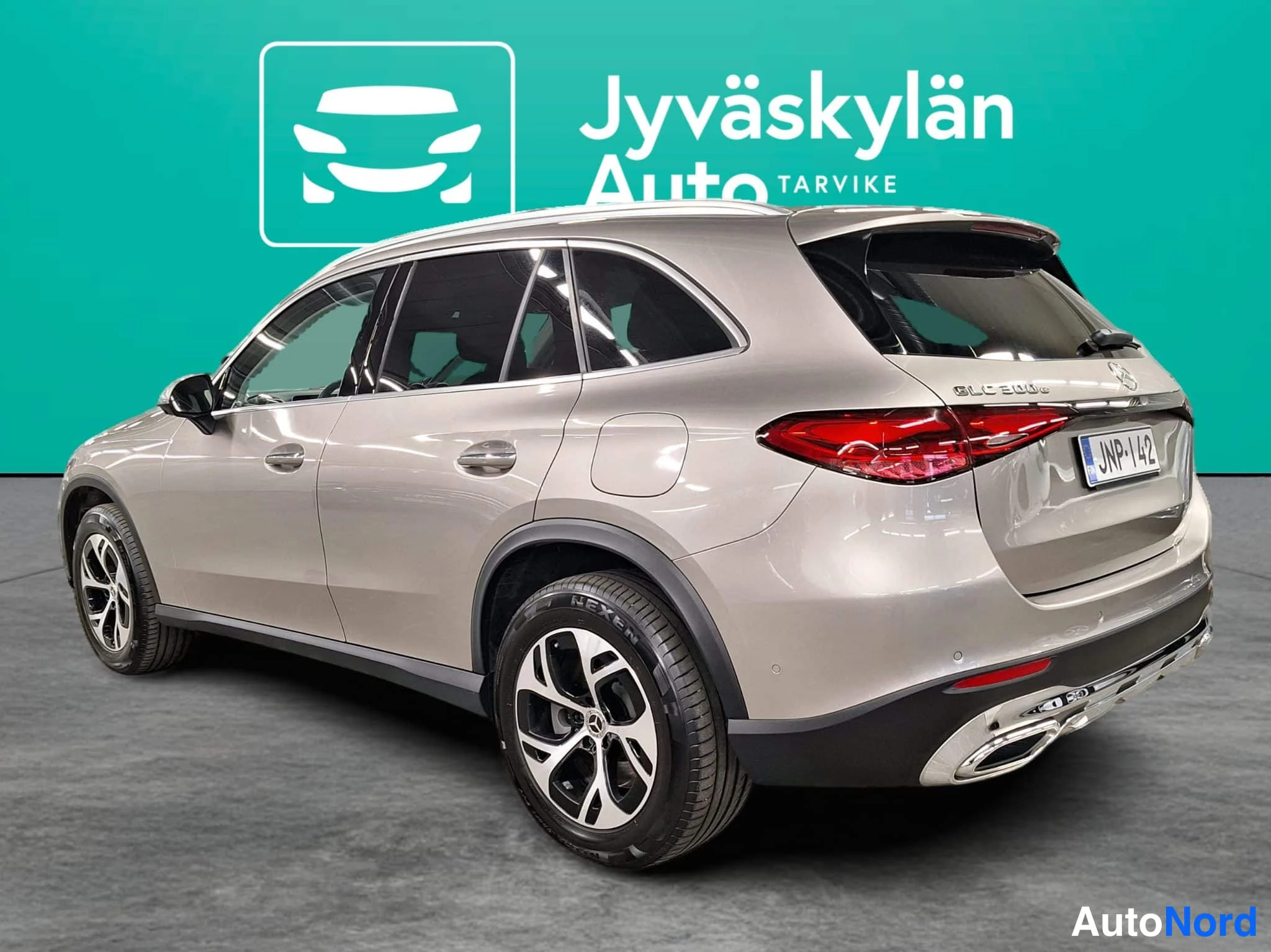 Harmaa Mercedes-Benz GLC 2024, takaviisto, kuva 15
