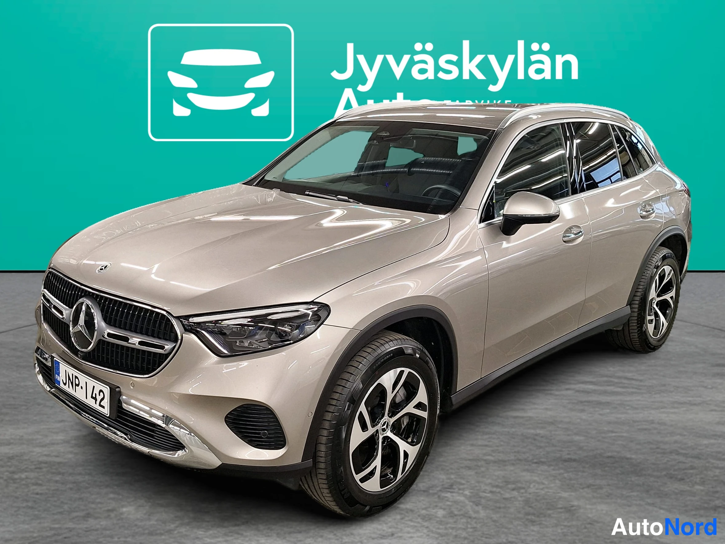 Harmaa Mercedes-Benz GLC 2024, etuviisto, keula vasemmalle, kuva 4