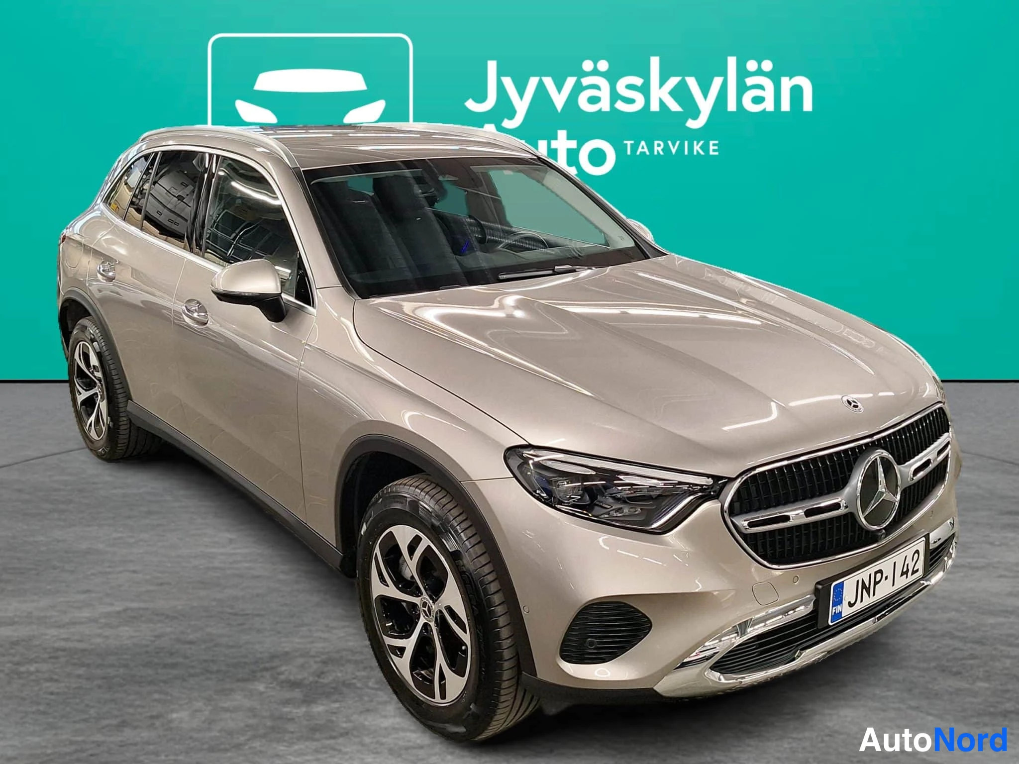 Harmaa Mercedes-Benz GLC 2024, etuviisto, keula oikealle, kuva 7