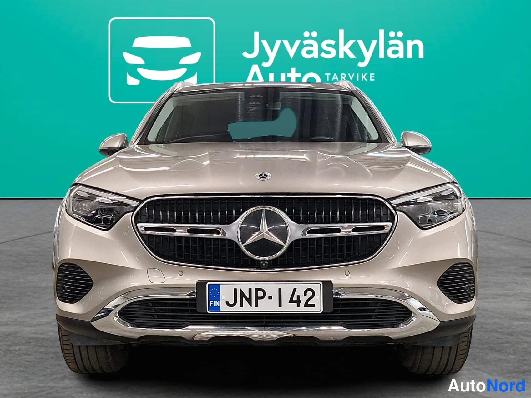 Harmaa Mercedes-Benz GLC 2024, edestä, kuva 9