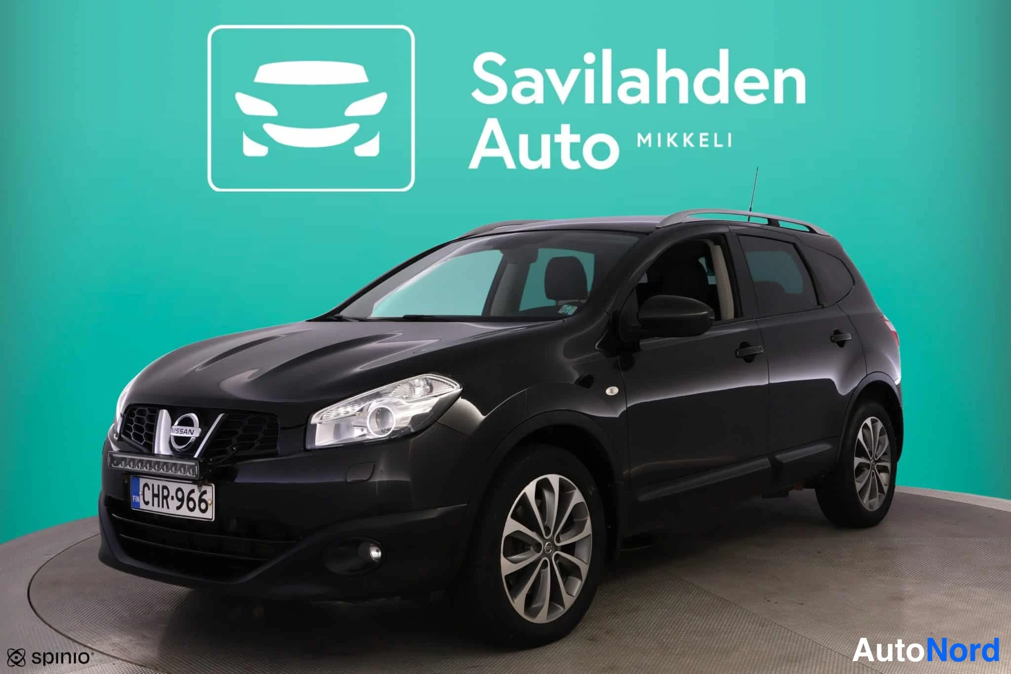 Musta Nissan Qashqai+2 2010, etuviisto, keula vasemmalle, kuva 2
