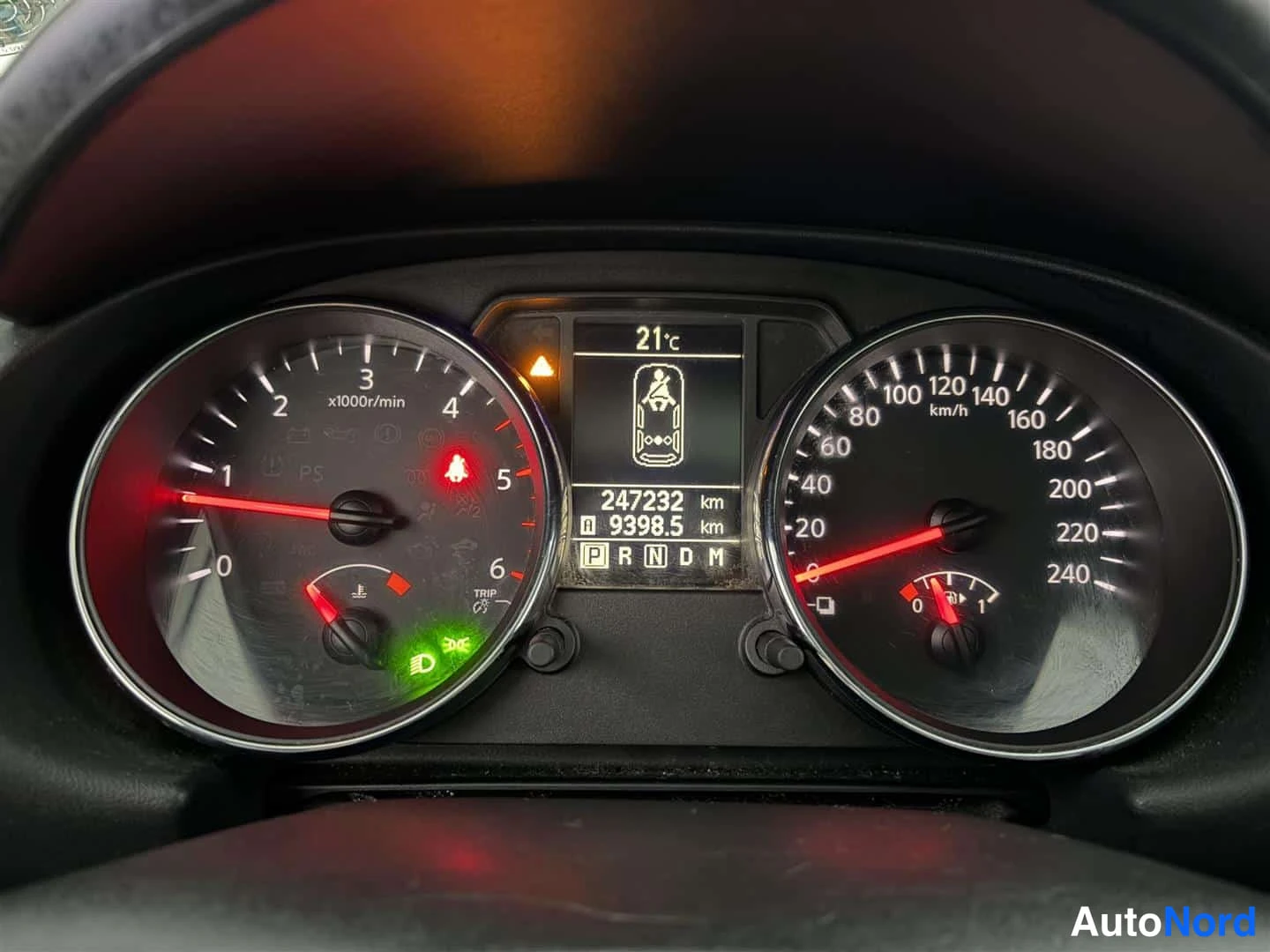 Musta Nissan Qashqai+2 2010, yksityiskohta, kuva 25