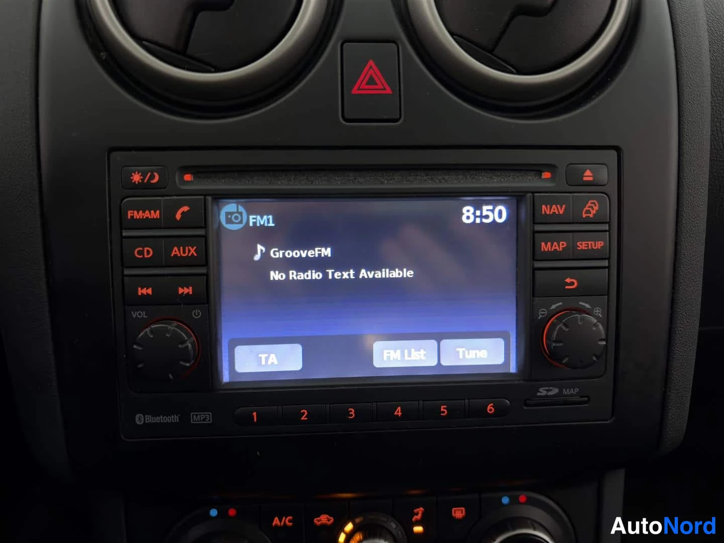 Musta Nissan Qashqai+2 2010, yksityiskohta, kuva 26