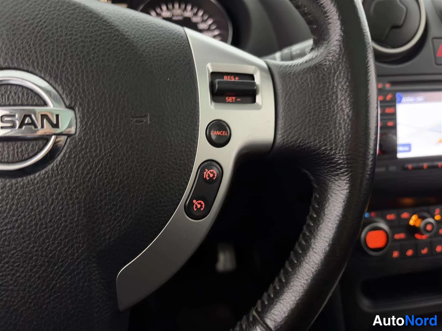 Musta Nissan Qashqai+2 2010, yksityiskohta, kuva 32