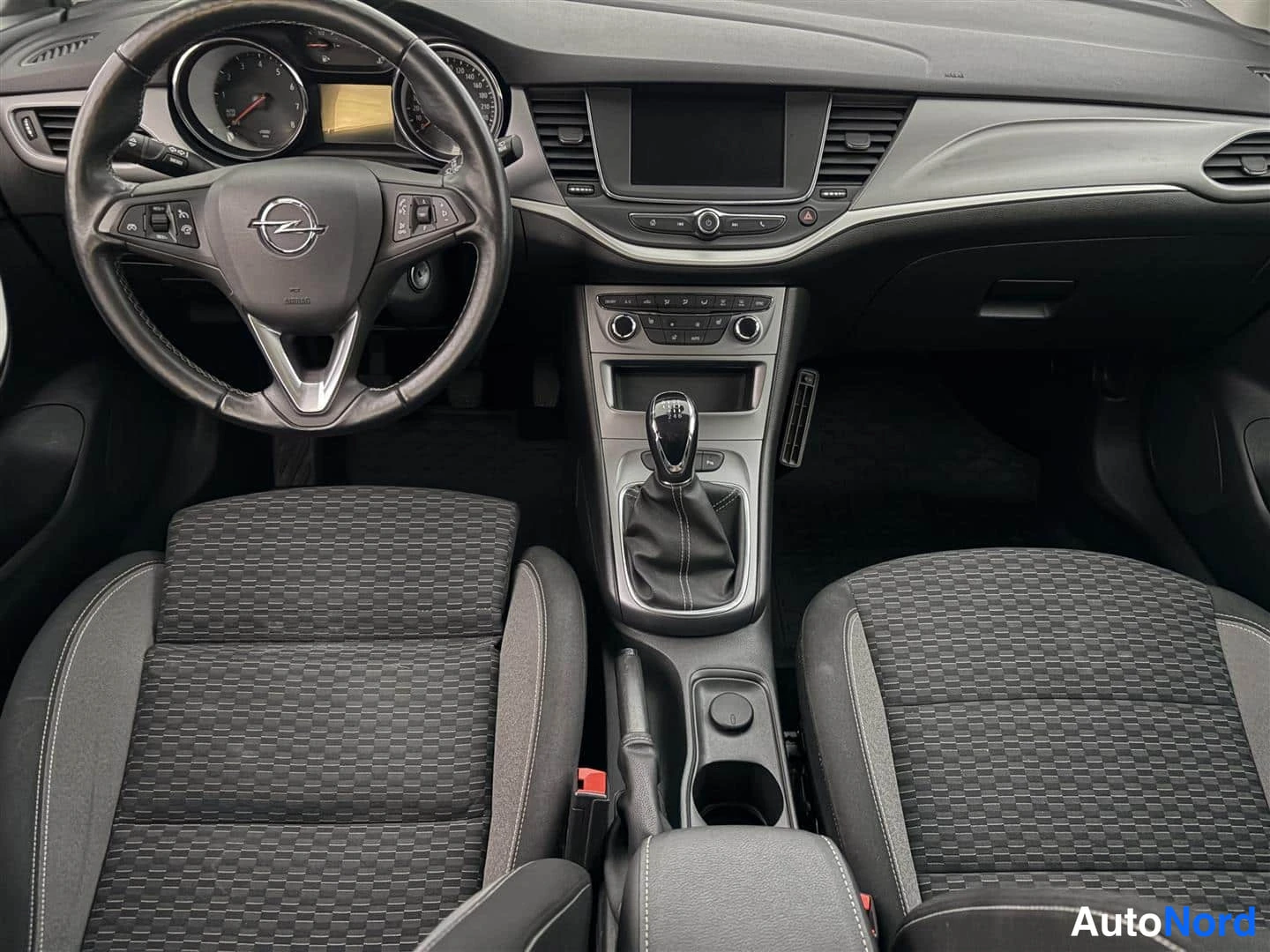 Hopea Opel Astra 2020, ohjaamo, kuva 13