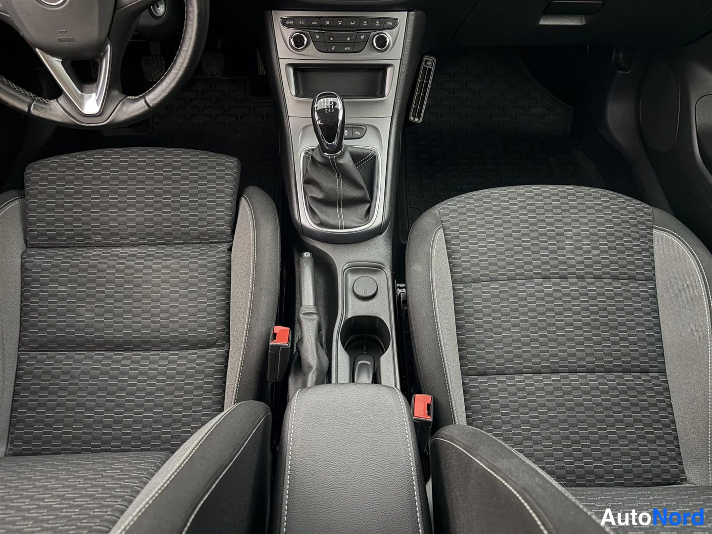 Hopea Opel Astra 2020, ohjaamo, kuva 14