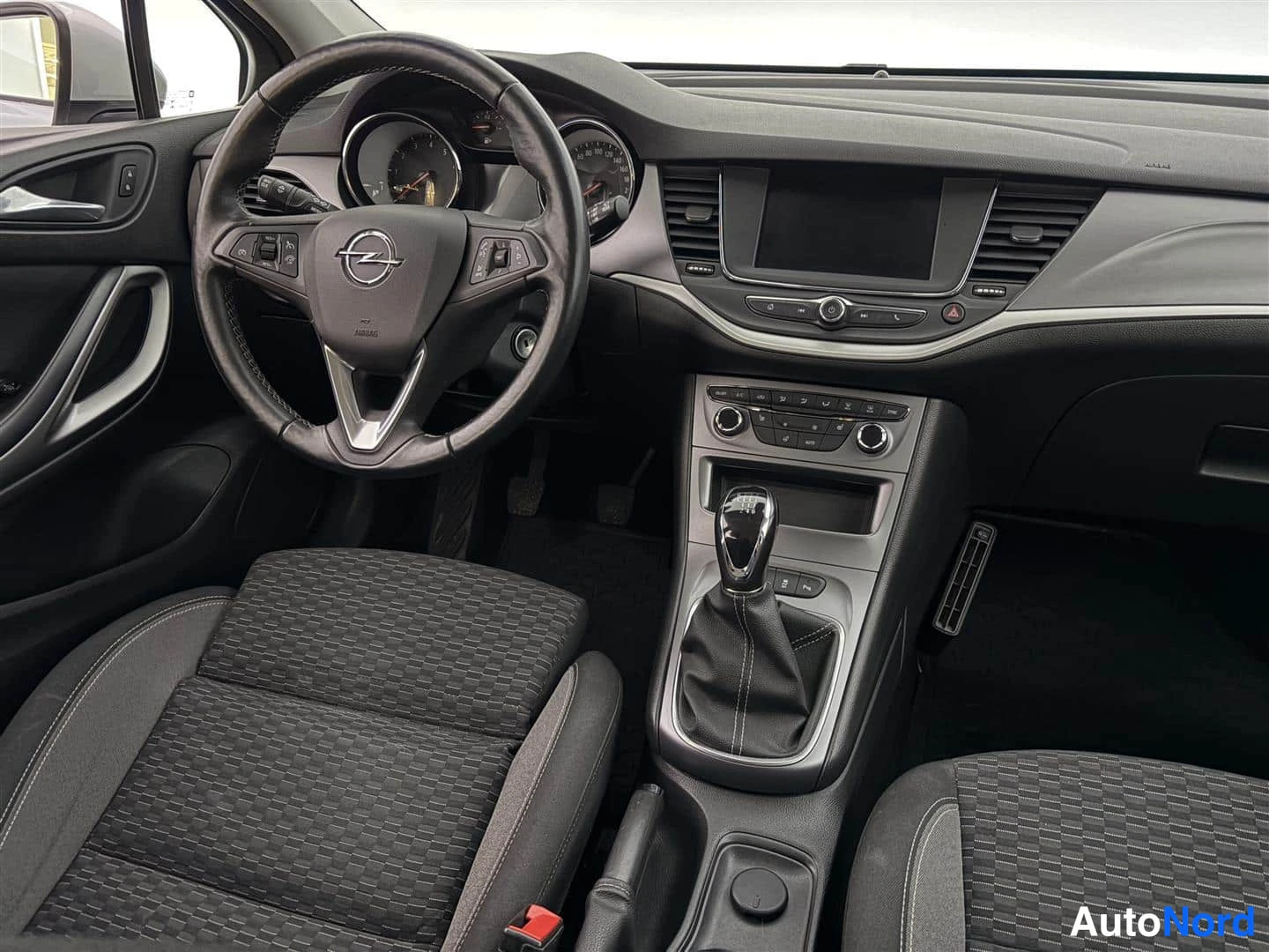 Hopea Opel Astra 2020, ohjaamo, kuva 15