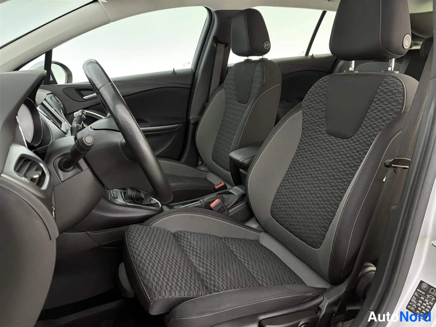 Hopea Opel Astra 2020, etuistuimet, kuva 18