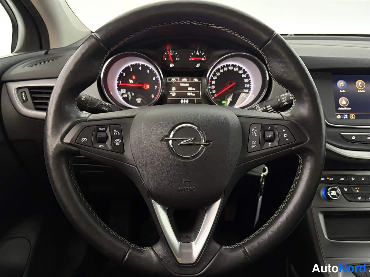 Hopea Opel Astra 2020, ohjaamo, kuva 17