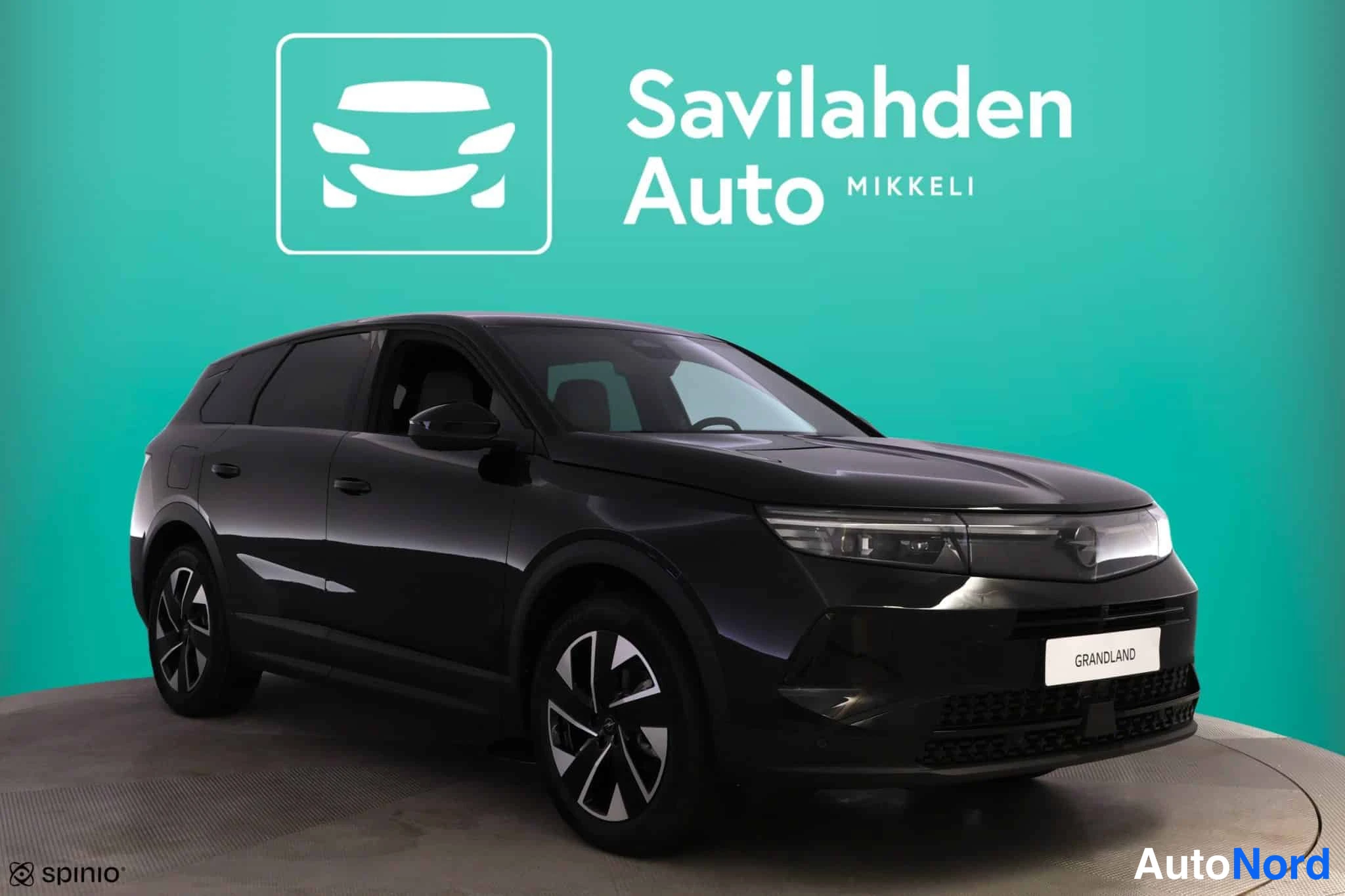 Musta Opel Grandland 2026, etuviisto, keula oikealle, kuva 5