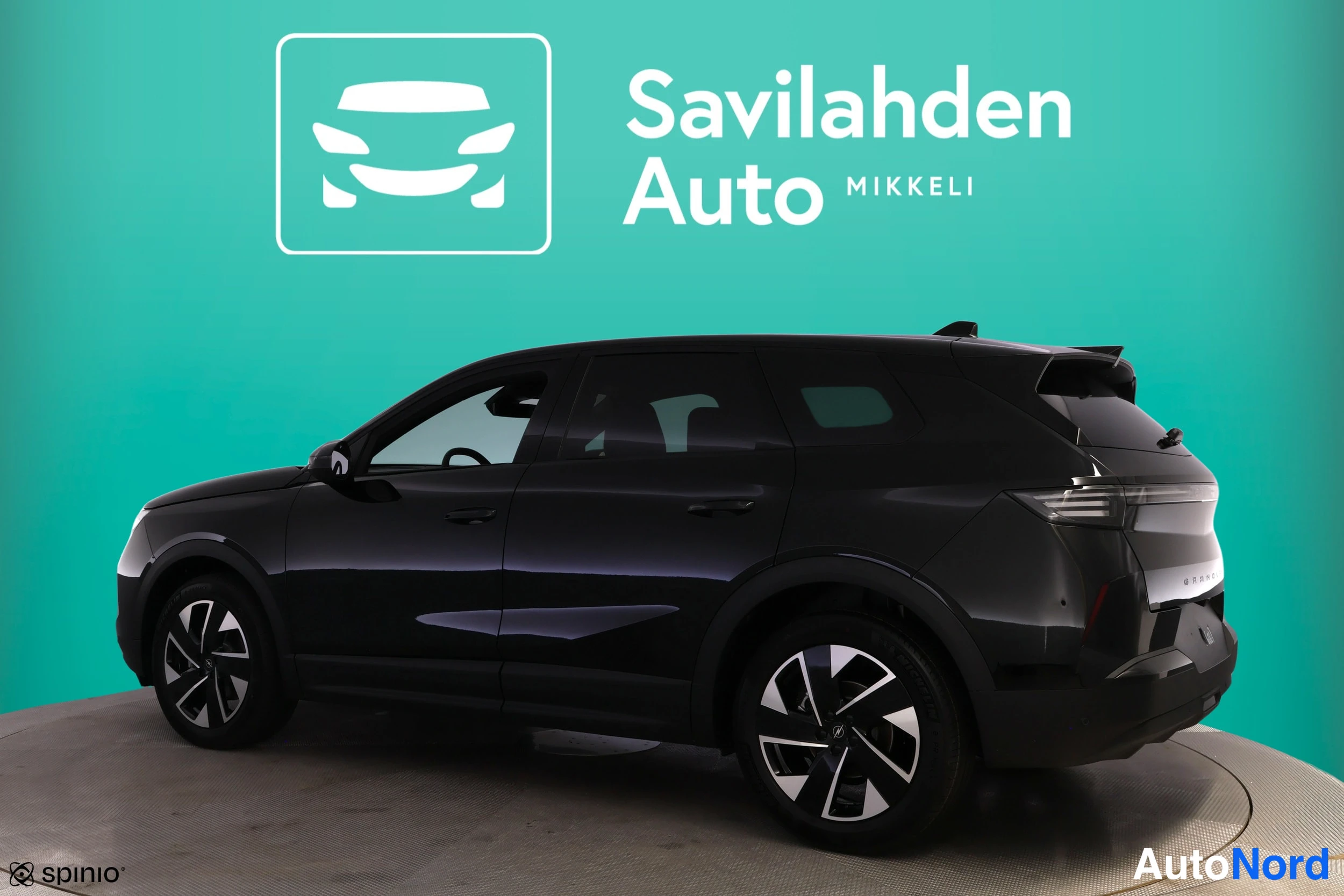 Musta Opel Grandland 2026, takaviisto, kuva 11