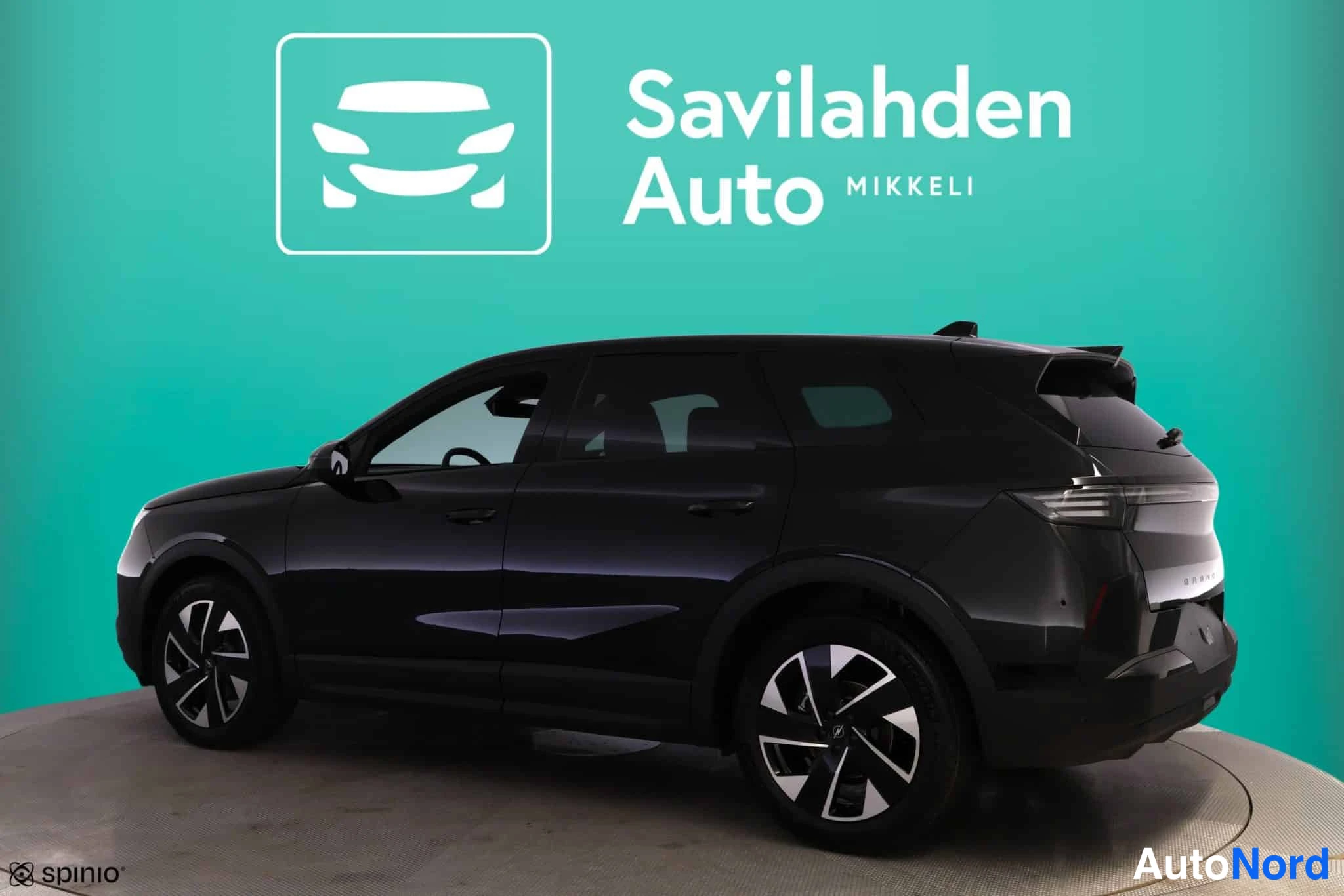 Musta Opel Grandland 2026, takaviisto, kuva 12