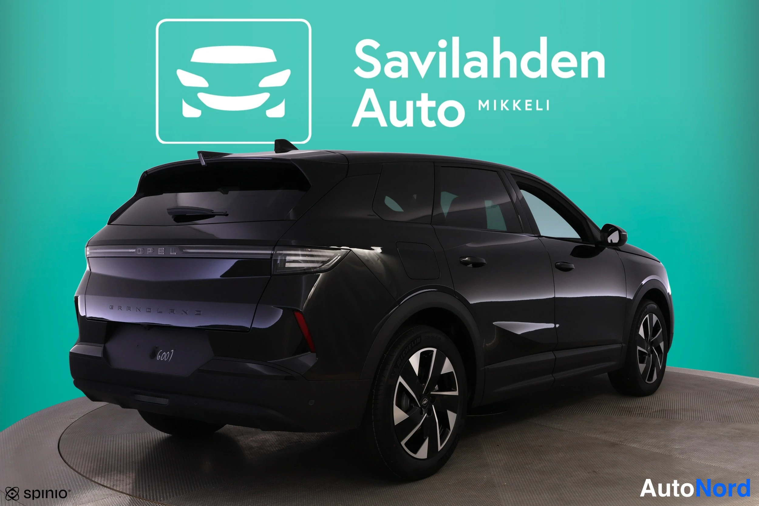 Musta Opel Grandland 2026, takaviisto, kuva 9